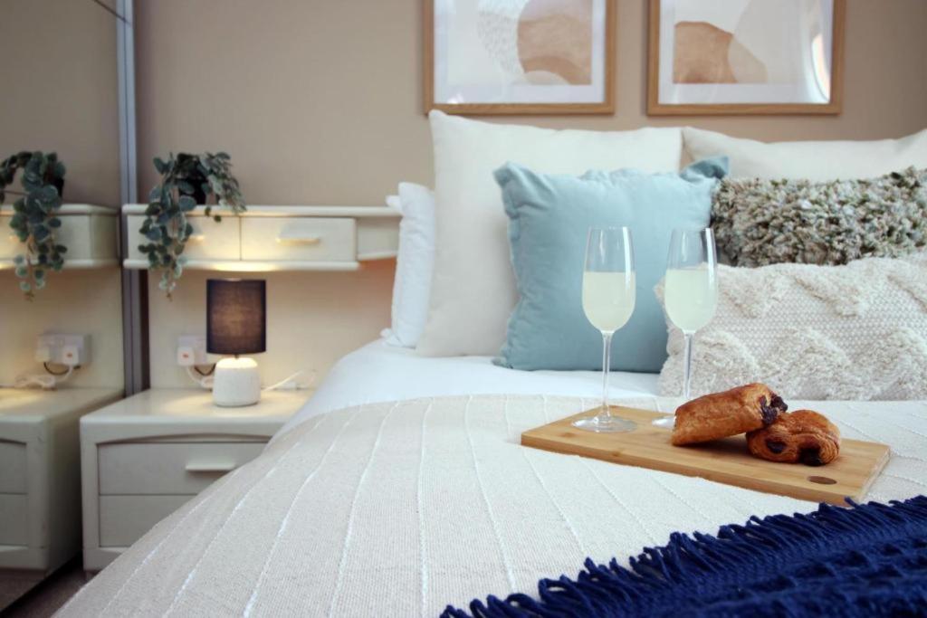 Observatory 2 Bedroom Apartment Overlooking Beach Суонзи Екстериор снимка