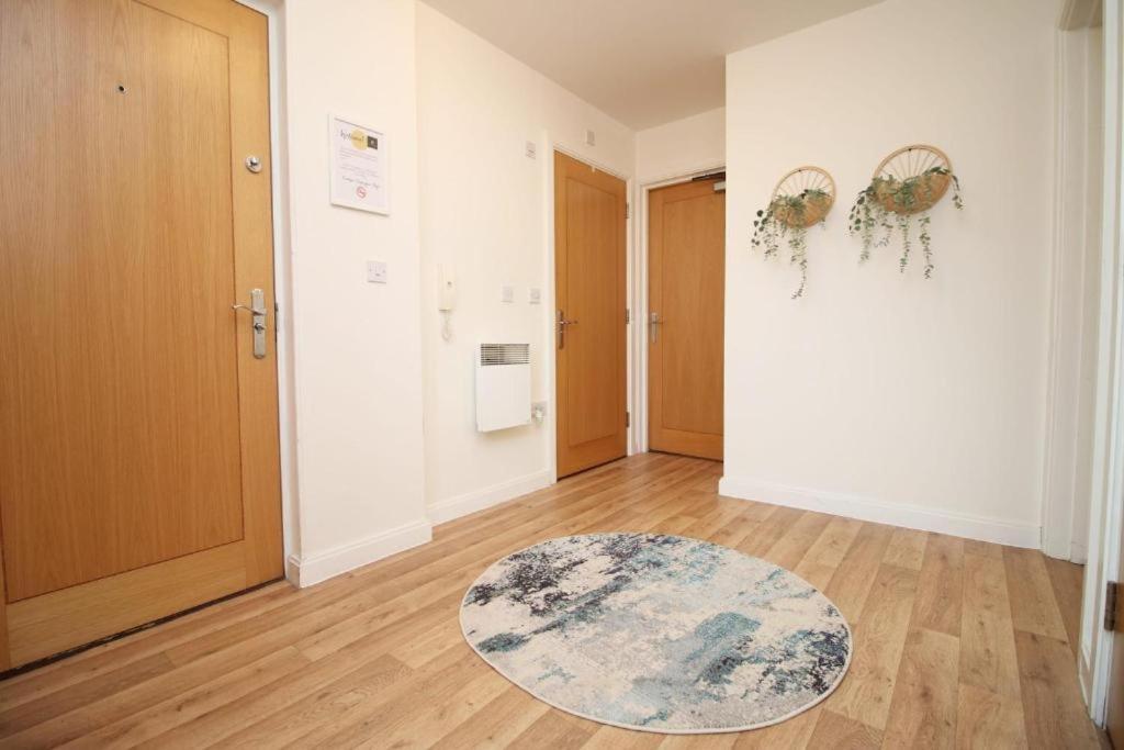 Observatory 2 Bedroom Apartment Overlooking Beach Суонзи Екстериор снимка