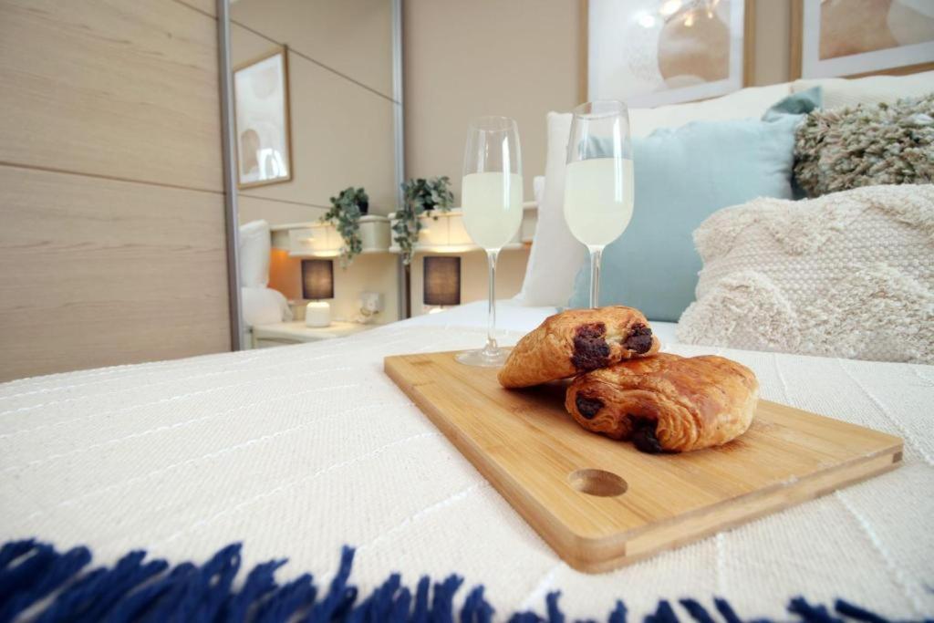 Observatory 2 Bedroom Apartment Overlooking Beach Суонзи Екстериор снимка