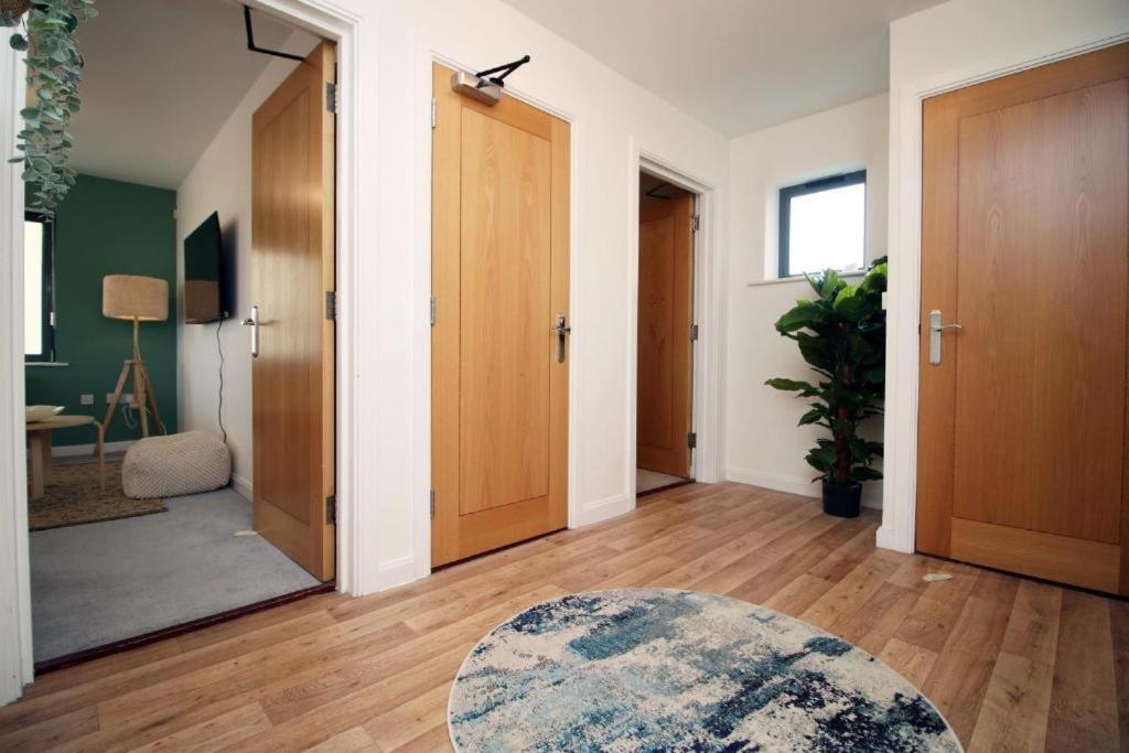 Observatory 2 Bedroom Apartment Overlooking Beach Суонзи Екстериор снимка