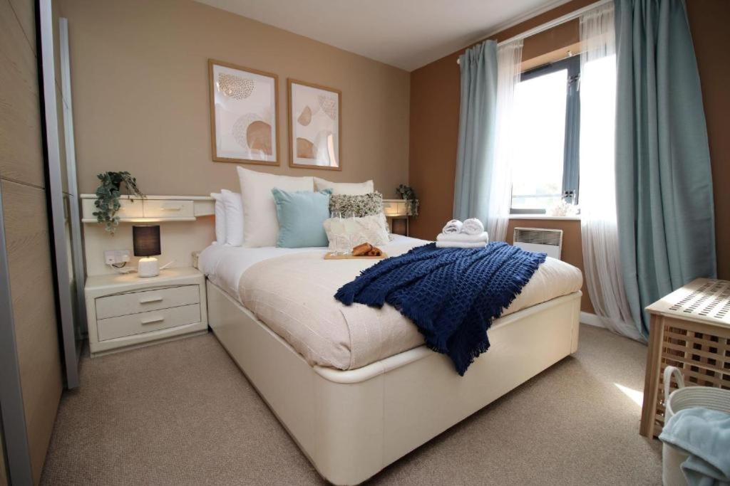 Observatory 2 Bedroom Apartment Overlooking Beach Суонзи Екстериор снимка