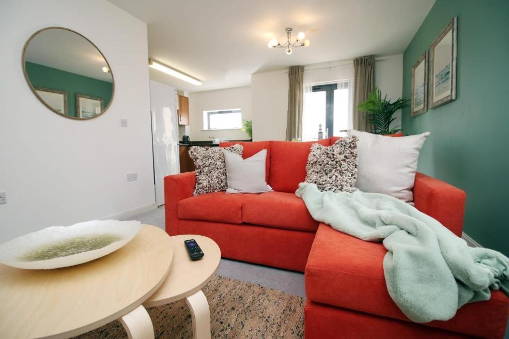 Observatory 2 Bedroom Apartment Overlooking Beach Суонзи Екстериор снимка